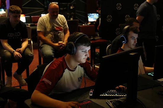 东莞迎来英雄联盟城市英雄争霸赛全国总决赛和电竞嘉年华